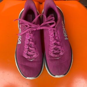 HOkA Mach 4 size 9 women’s